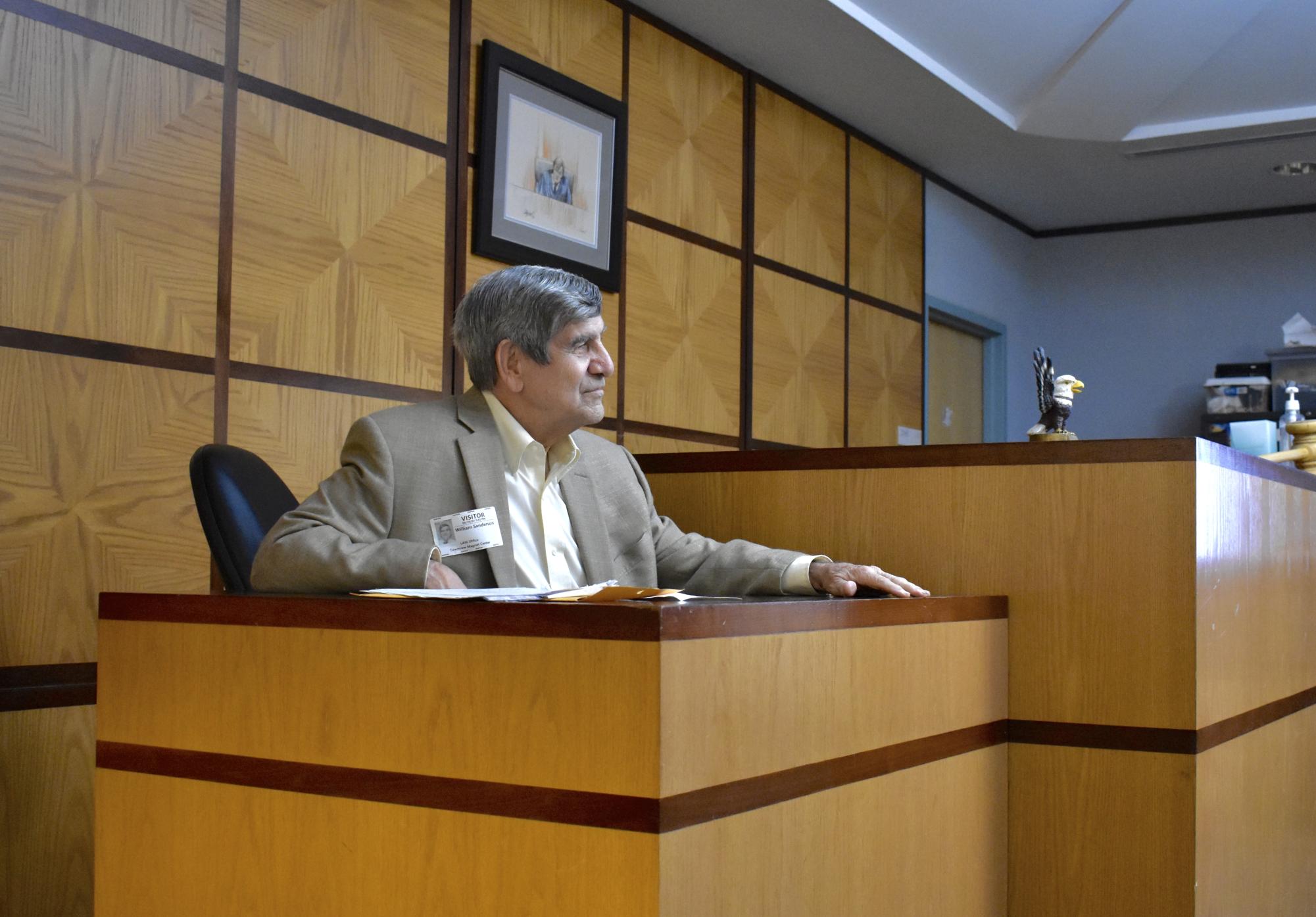 Judge Sanderson speaking to Law Magnet Students in the court room.