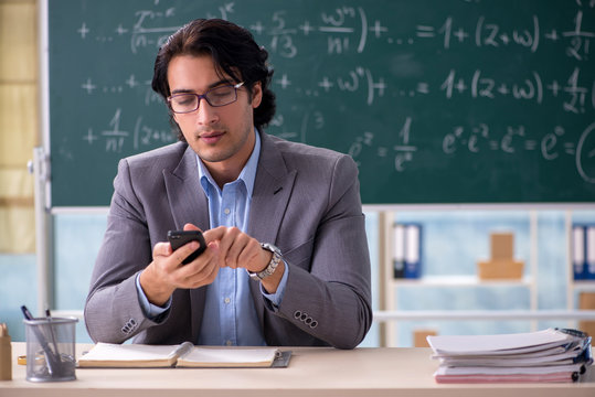 Your teacher scrolling on Facebook reels.
